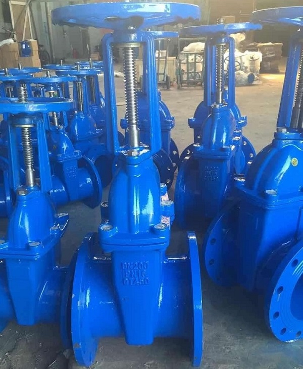 BS 5150 flanged gate valves, RES seated, rising stem.