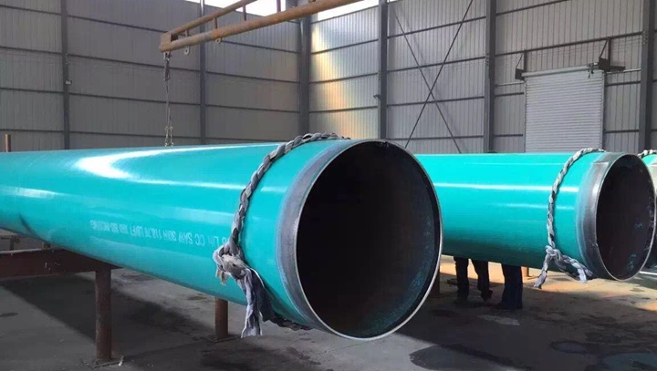 FBE coated steel pipes with butt welding ends.